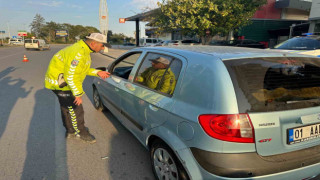 Polisten sürücülere ’akıllı kavşak’ bilgilendirmesi