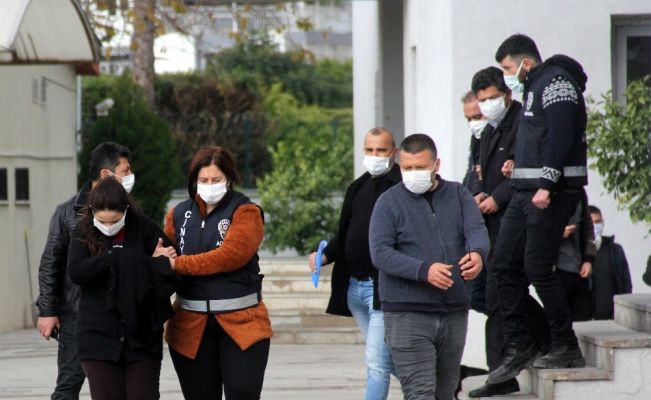 Babasının öldürdüğü kocasını evde 3 gün sakladı