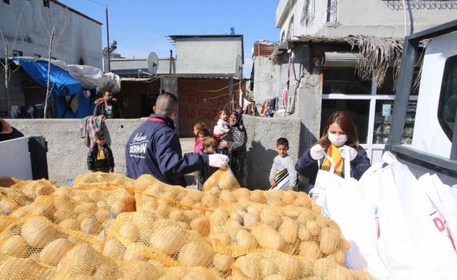 Hayırseverlerden ihtiyaç sahiplerine patates limon