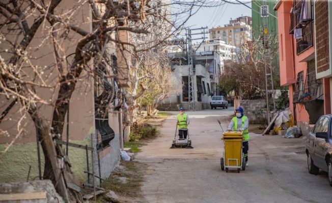 Kadınlar mahallelerini kendileri temizliyor