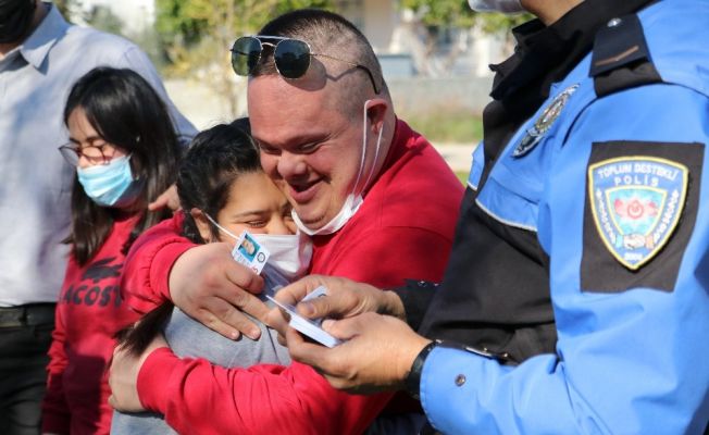 Adana’da engelli çocuklara polis kimliği