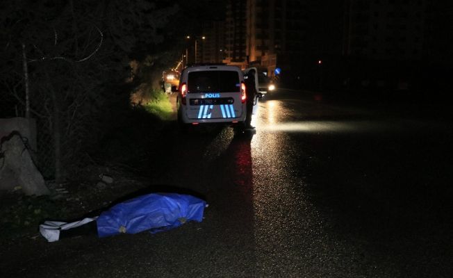 Adana’da yol kenarında ceset bulundu