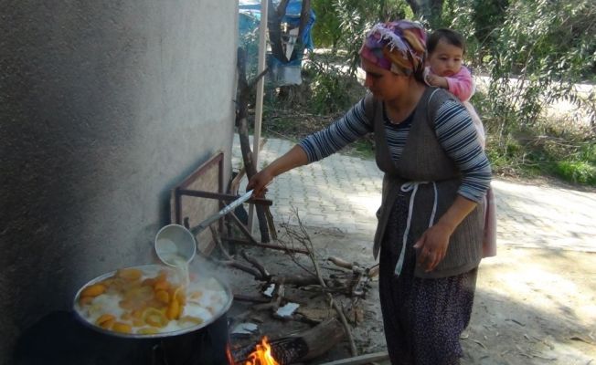 Turunç tatlısı kadınların gelir kapısı oldu