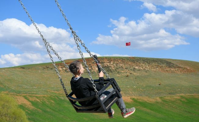 Al bayrağın gölgesinde çocuklara anlamlı hediye