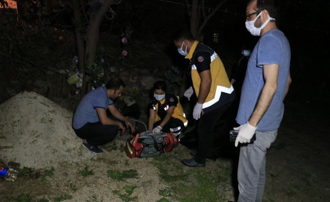 Babasını ve ağabeyini öldürdü, polise teslim oldu