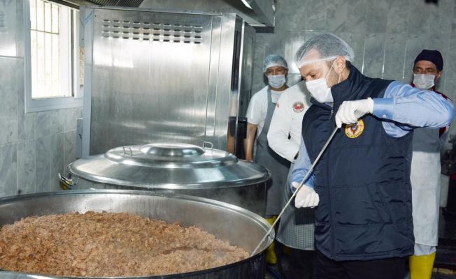 Her gün 2 bin 500 ailenin sofrasına sıcak yemek