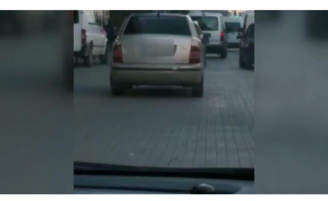 Polis müşteri gibi davranıp korsan taksiciyi yakaladı