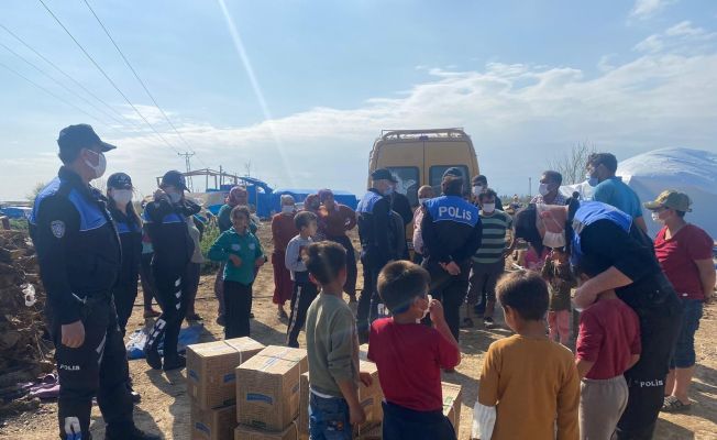 Polisten çadır sakinlerine ramazan kolisi