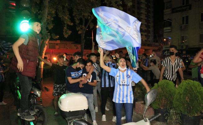 Adana Demirspor’un 26 yıl sonra gelen şampiyonluğu, kentte coşkuyla kutlandı