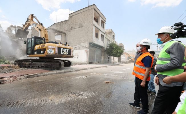 Adana’da tarihi yıkım başladı