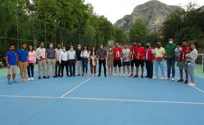 Can Üner Tenis Yaz Turnuvası’nda kupalar sahiplerini buldu