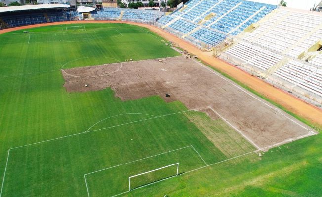 (Özel haber) Tarihi 5 Ocak Stadı’nın çimleri sökülüyor