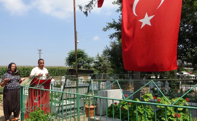 Köyün gençleri şehidin anısına en yüksek tepeye al bayrak dikti