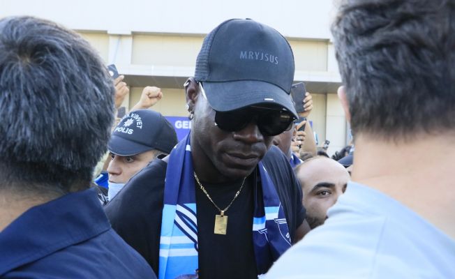 Mario Balotelli’ye Adana’da coşkulu karşılama