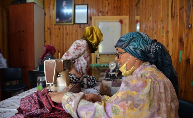 Çukurova Belediyesi’nden yangın mağduru kadınlara şalvar ve pijama