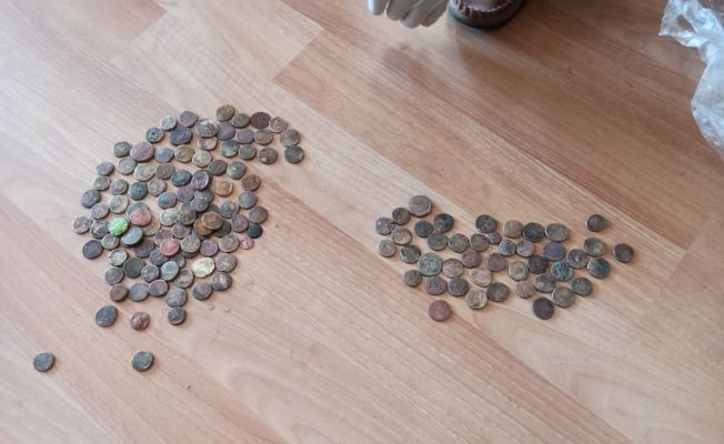 Polisi gören tarihi eser kaçakçısı karı-koca, tarihi eserleri klozete attı