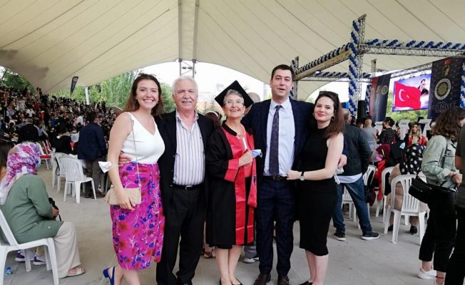 35 yıl arayla aynı üniversitenin hem tıp hem hukuk fakültesini bitirdi