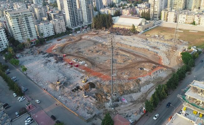 83 yıllık stadyumda yıkım tamamlandı