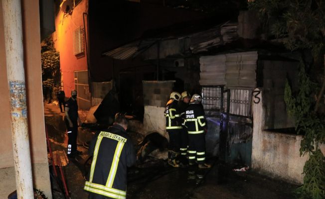 Adana’da müstakil evi benzin döküp ateşe verdiler