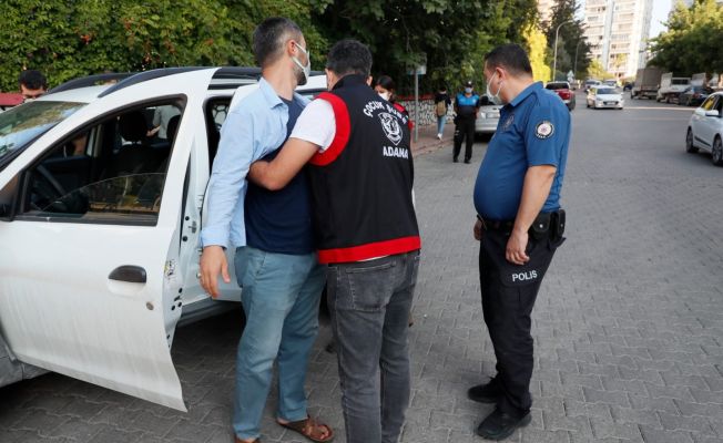 Adana’da polis okul önlerinde denetim yaptı