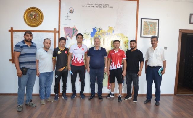 Özgan, bilek güreşinde dereceye giren sporcuları ödüllendirdi