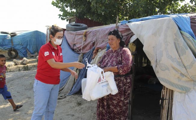 Adana Büyükşehir’den tarım işçilerine destek