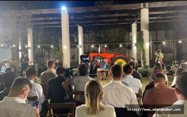 Cumhurbaşkanı Erdoğan, gençlerle ‘Uzun ince bir yoldayım’ türküsünü seslendirdi