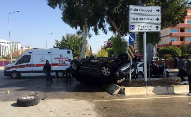 Hurdaya dönen araçtan sağ kurtuldular