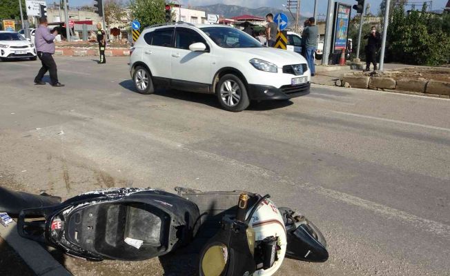 Kozan’da elektrikli bisiklet ile otomobil çarpıştı: 2 yaralı