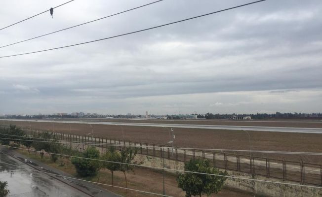 Polisten kaçan göçmenler Adana Havalimanı’na girdi