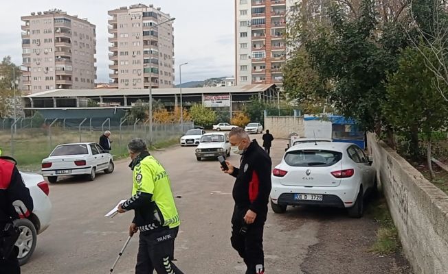 Adana’da otomobil öğrencilere çarptı: 1 ölü, 1 yaralı