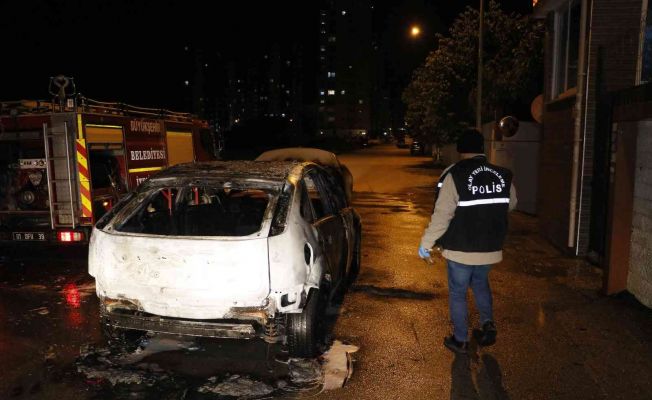 Otomobilinin üzerinde haciz olduğu için ateşe verip yaktı