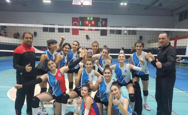 Seyhan’ın genç kız voleybolcuları şampiyon