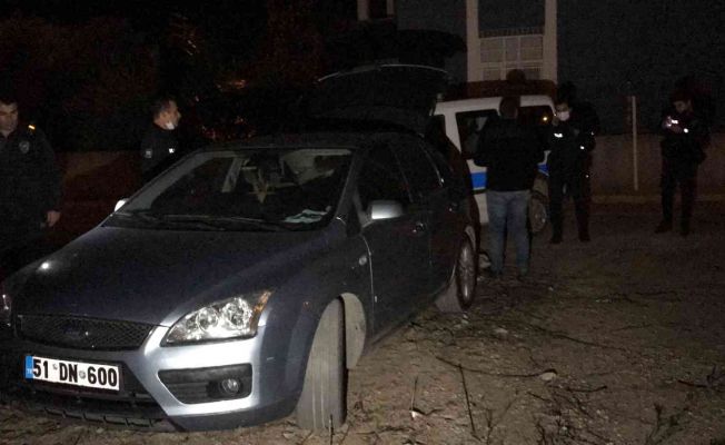 Otomobille kaçtı, merdiven boşluğunda yakalandı