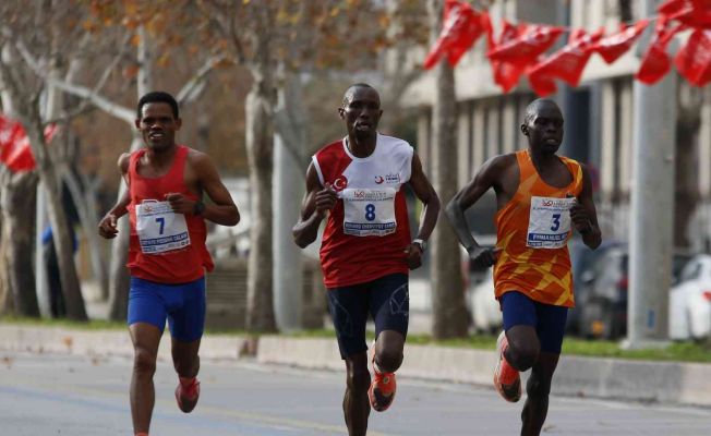 5 Ocak Adana Kurtuluş Yarı Maratonu tamamlandı