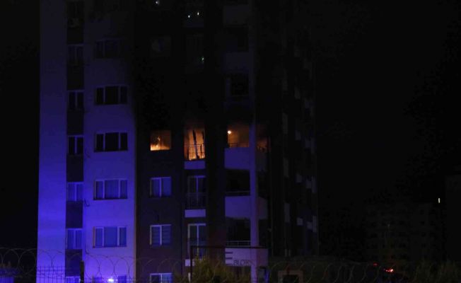 Elektrik kontağından çıkan yangın evi küle çevirdi