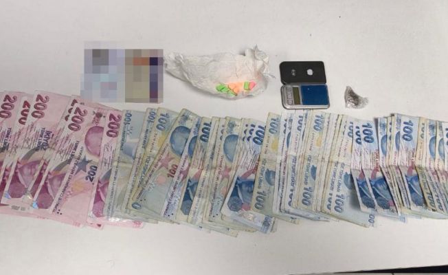 Sütyeninde terazi, (....) uyuşturucu