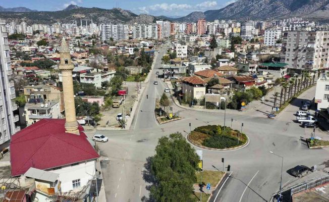 Kozan’da asfalt ve minare çalışması