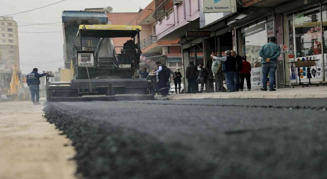 Yüreğir’de 3 yılda 261 bin ton sıcak asfalt döküldü