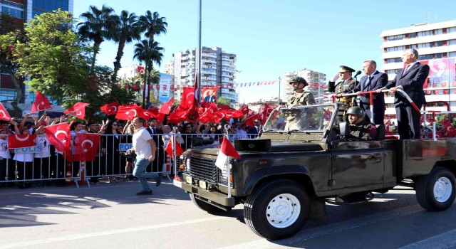 Adana’da Türkiye Cumhuriyeti’nin 99’uncu yıl coşkusu