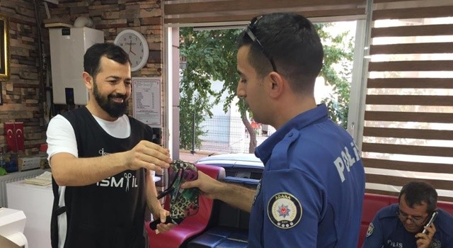 Berber bulduğu cüzdanı polise teslim etti