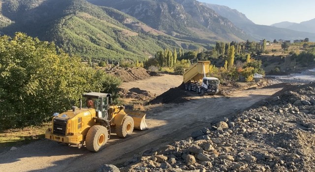 Çöken Pozantı-Çamardı karayolu yeniden yapılıyor