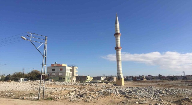 Kentsel dönüşümde evlerde cami de yıkıldı, sadece minare kaldı