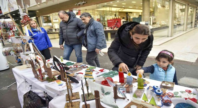 Kursiyerlerin ürettiği ürünler sergileniyor