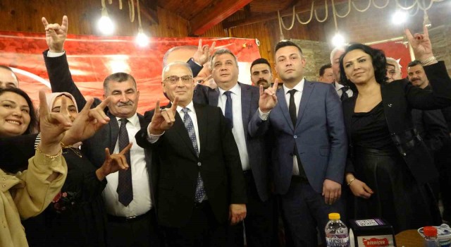 KOZAN'DA MHP’ye 850 KİŞİ KATILDI