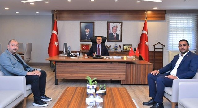 Ak Parti İlçe Başkanı Sami Özsoy'un valilik ziyareti olay oldu.