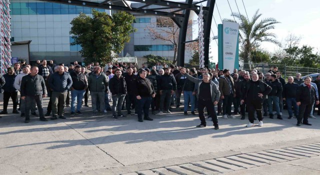 Maaşlarını alamayan işçiler eylem yaptı