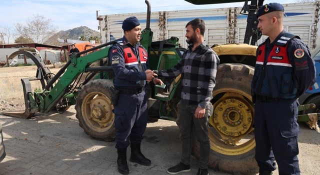 Jandarma 700 kilometre ötedeki trakörü buldu sırada hırsız var