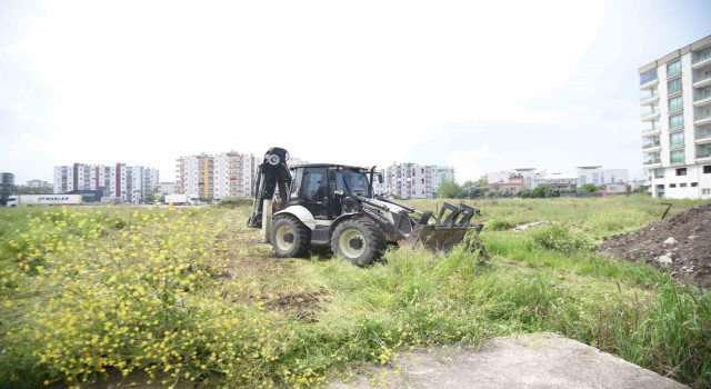 Ceyhan Belediye Başkanı Kadir Aydar, en büyük parkı yapmak için kolları sıvadı.