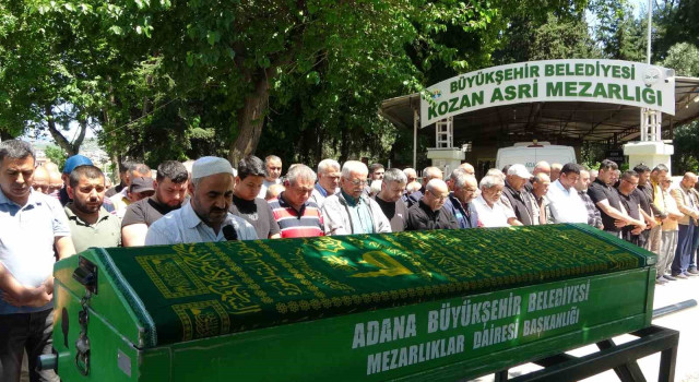 Sağlık çalışanlarına kürekle saldıran genç ölen babasının cenazesine katıldı